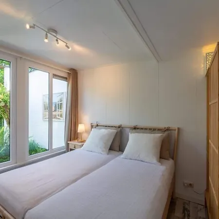 Spacious Duinland 188 Home With Veranda