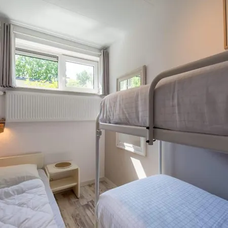 Casa de Férias Spacious Duinland 188 Home With Veranda