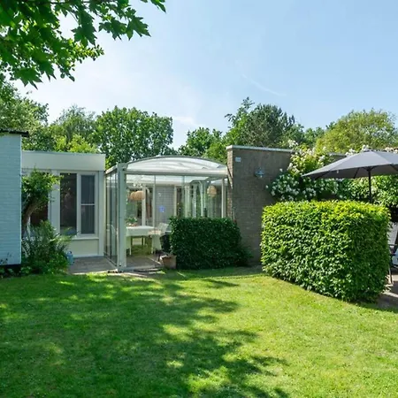 Casa de Férias Spacious Duinland 188 Home With Veranda *