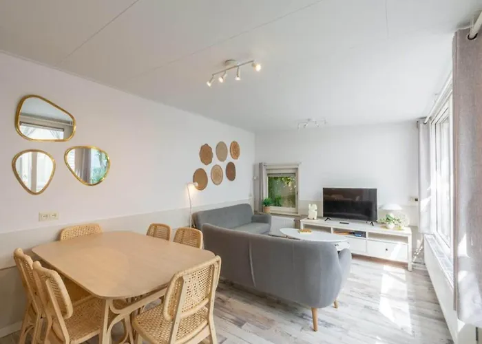 Spacious Duinland 188 Home With Veranda Sint Maartensvlotbrug