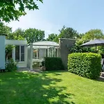 펜션 Spacious Duinland 188 With Veranda *